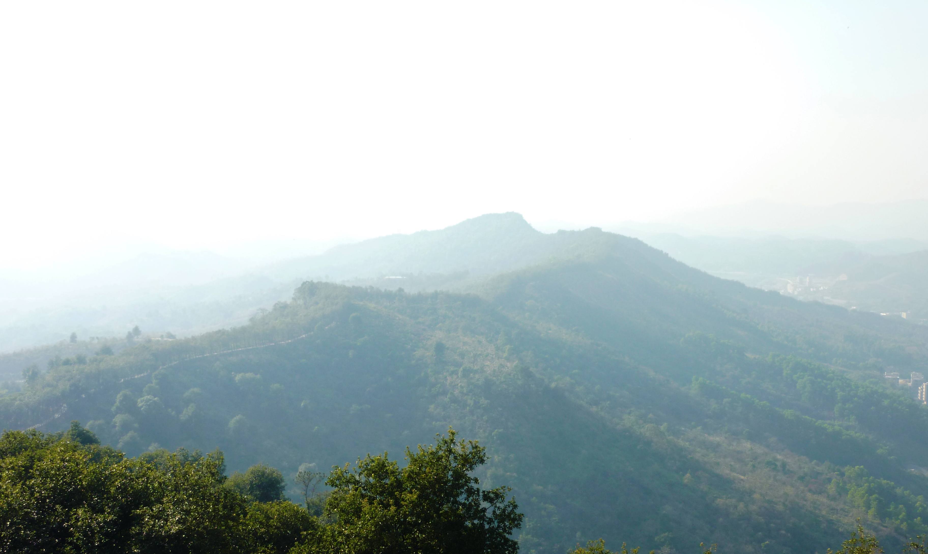 This is a picture of Dragon Vein I took in China recently.... May the new year 2011 will be boosting your luck like this powerful dragon vein....Master Soon