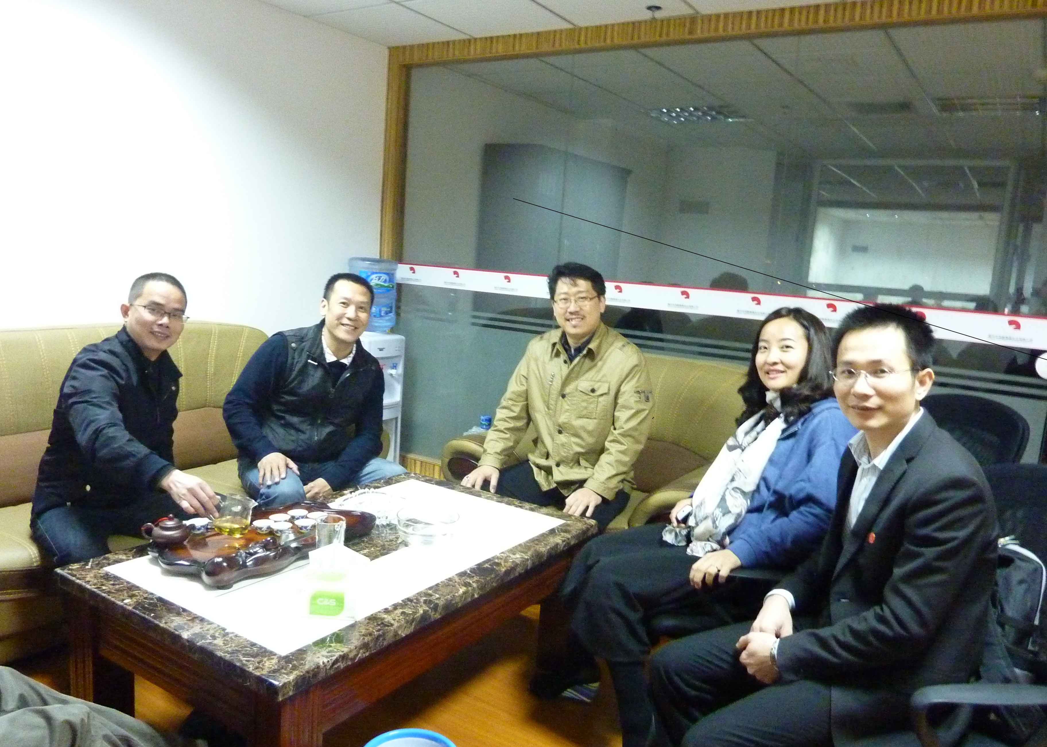 中国朋友的热情，以茶会友、与我的关系于师于友，论《道》谈《易》、遨游宽阔的学海中，乐在其中. Master Soon and A few Students in China Who Are Interested in Feng Shui.  