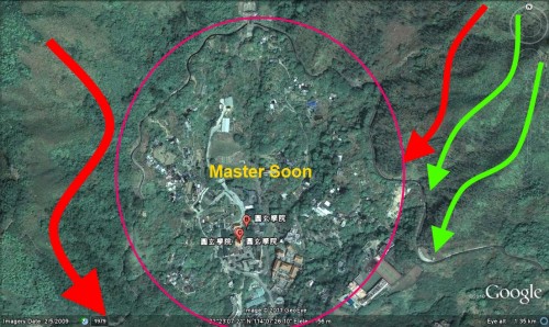 Master Soon at Yuan Xuan Xue Yuan (Hong Kong) 孙锦煌于香港圆玄学院风水堪察. From Micro View It seems Like Dragon Spot .....? The Circle is The Taiji..... The color of Dragon Vein Tell the SECRETS...... 