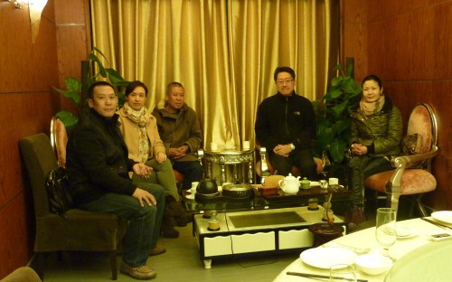 We are served with light dishes before proceed to formal meal of dinner. This is a disucssion corner within the individual dinning room. All business talk starts from this waiting corner (within the exclusive dinning room) 