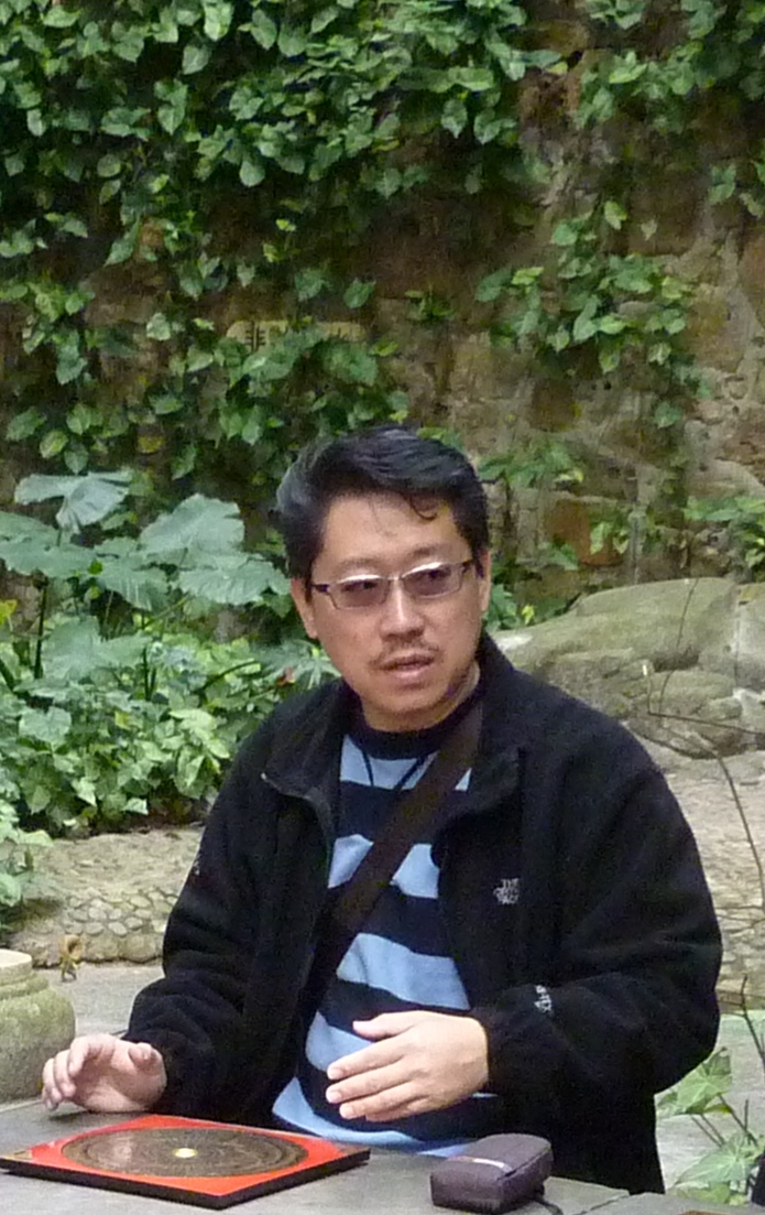 Master Soon seriously trains 3 of his students ( below 30 years) to become caliber master of Chinese Metaphysics in year 2012.