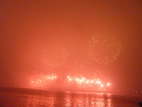 This firecraker show last for 30 mins, from 8pm - 8:30pm Saturday weekly.